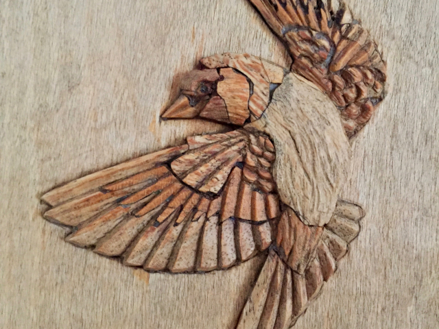 Sculpture bois oiseau bas-relief